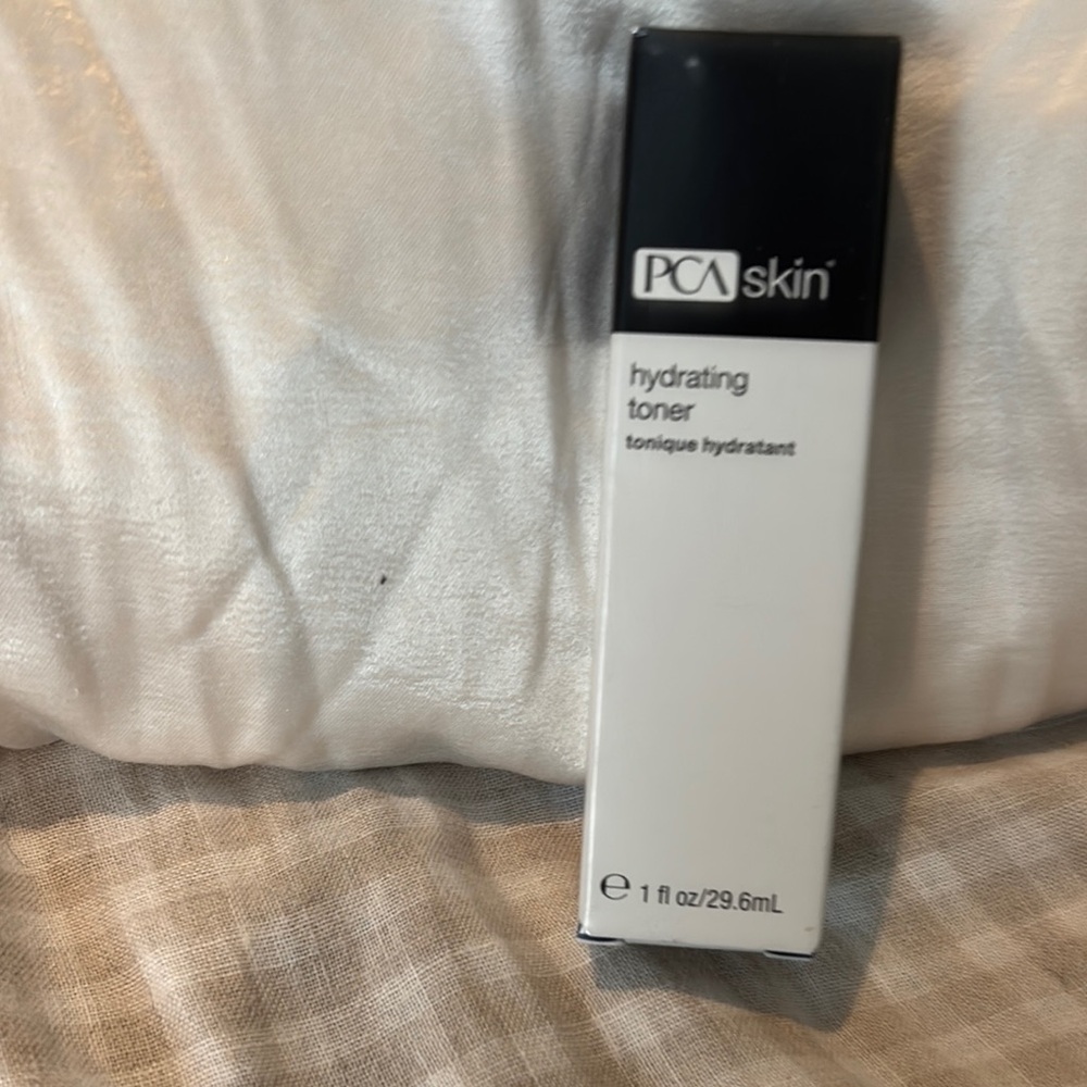 Hydrating Toner - Black and White